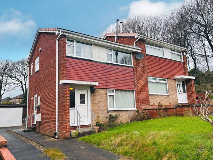 3 Bedroom Semi Detached House For Sale In Southcroft Gate, Birkenshaw, Bradford, West Yorkshire, BD11
