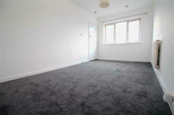 1 Bedroom Apartment To Rent In York Road, Southend On Sea, SS1