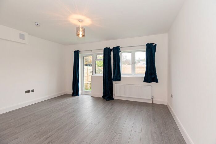 Studio To Rent In Tonfield Road, North Cheam, Sutton, SM3