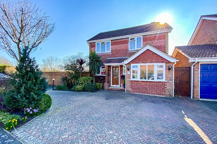 4 Bedroom Detached House For Sale In Heron Ridge, Polegate, East Sussex, BN26