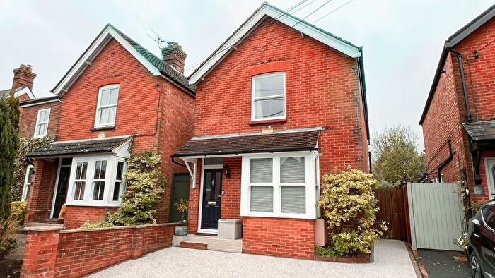 3 Bedroom Detached House For Sale In Rushes Road, Petersfield, Hampshire, GU32