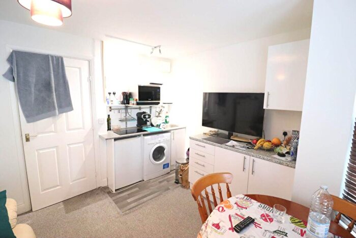1 Bedroom Flat To Rent In Castle Street, High Wycombe, HP13
