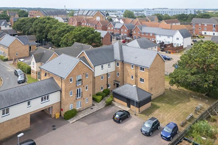 2 Bedroom Flat For Sale In Warwick Crescent, Basildon, SS15