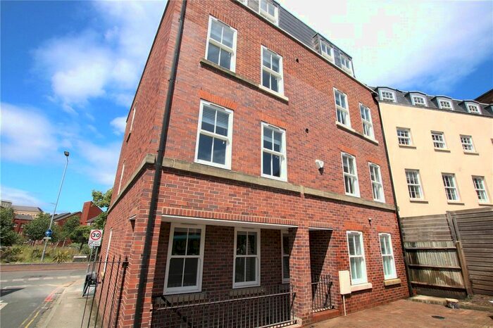 2 Bedroom Flat To Rent In Queens Road, Reading, Berkshire, RG1