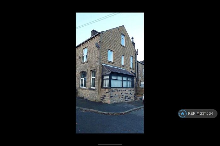 3 Bedroom Terraced House To Rent In Malsis Crescent, Keighley, BD21