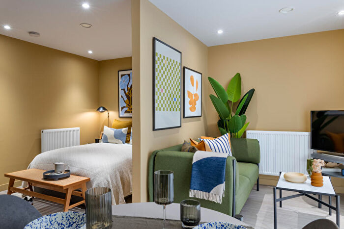 Apartment To Rent In Candleriggs, Trongate, Glasgow, G1