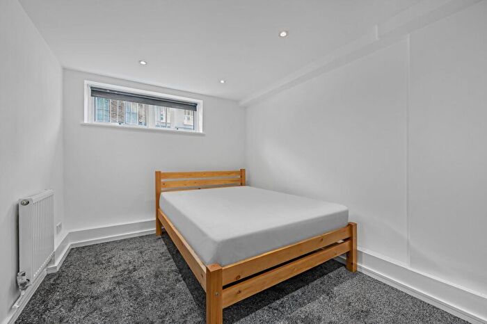 3 Bedroom Flat To Rent In Royal College Street, Camden, NW1
