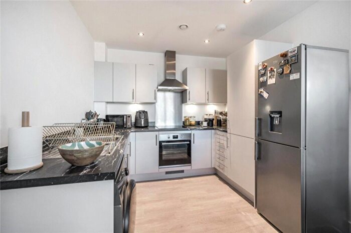 2 Bedroom Apartment For Sale In Fellowes Rise, Winchester, Hampshire, SO22