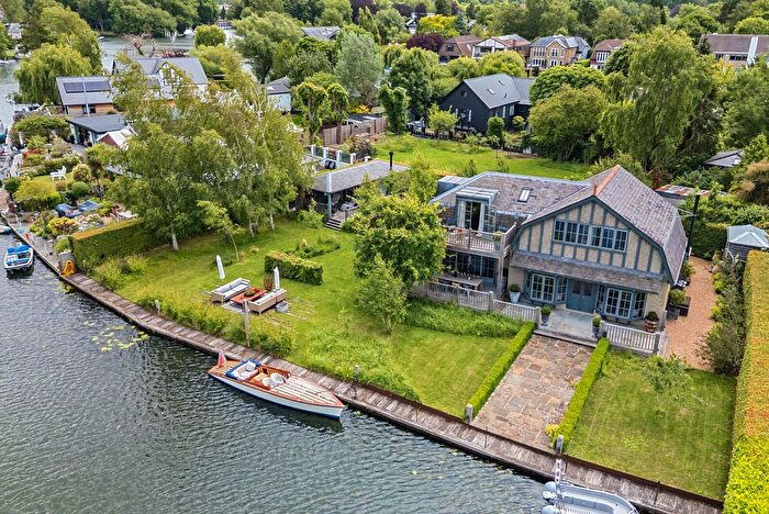 3 Bedroom Detached House For Sale In Pharaohs Island, Shepperton, TW17