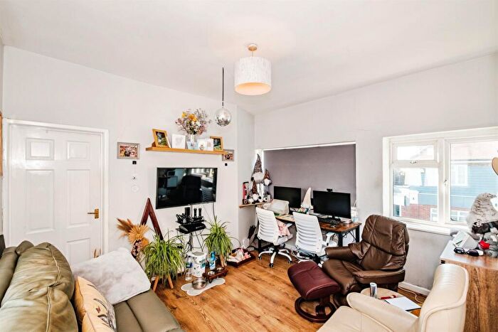2 Bedroom Flat For Sale In South Street, Lancing, BN15