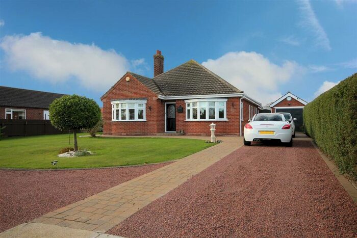 4 Bedroom Detached Bungalow For Sale In Mumby Road, Huttoft, LN13