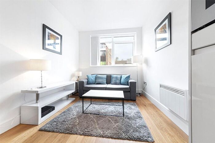 1 Bedroom Flat To Rent In Flowers Way, Luton, LU1