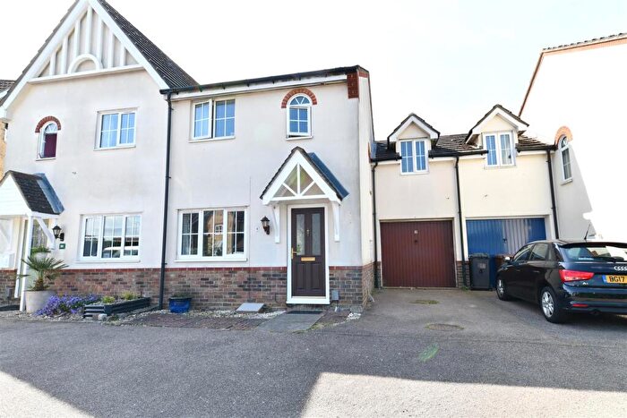 2 Bedroom Semi-Detached House For Sale In Lomond Way, Stevenage, SG1