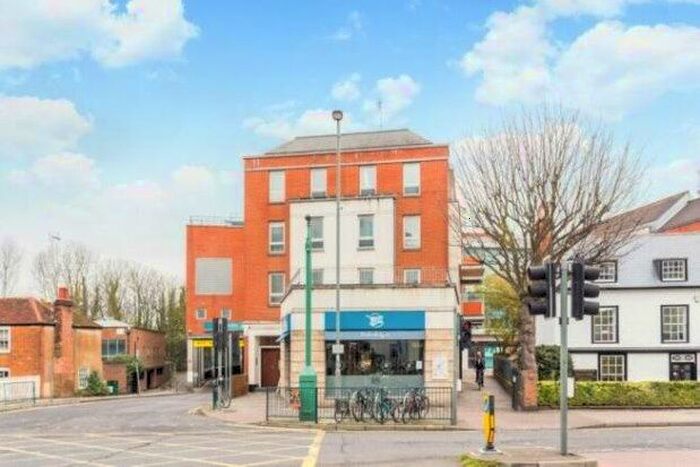 2 Bedroom Flat To Rent In The Oaks Square, Epsom, KT19