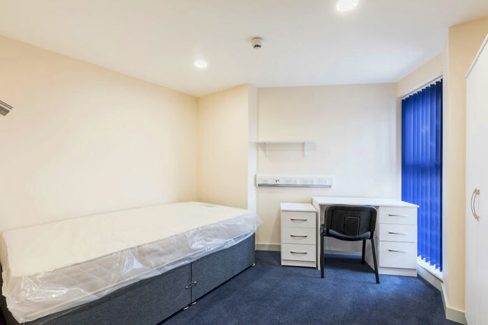 Studio To Rent In Fawcett Road, Southsea, PO4