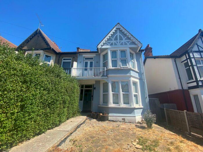 2 Bedroom Flat To Rent In Satanita Road - Westcliff On Sea, SS0