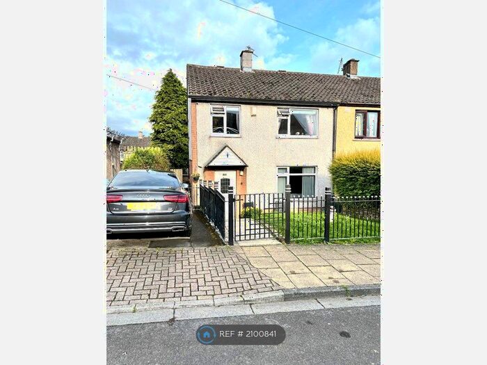 3 Bedroom Semi-Detached House To Rent In Camberley Mount, Bradford, BD4
