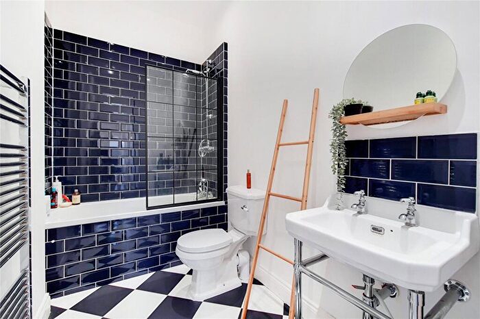 2 Bedroom Flat To Rent In Byron Street, East India And Lansbury, E14