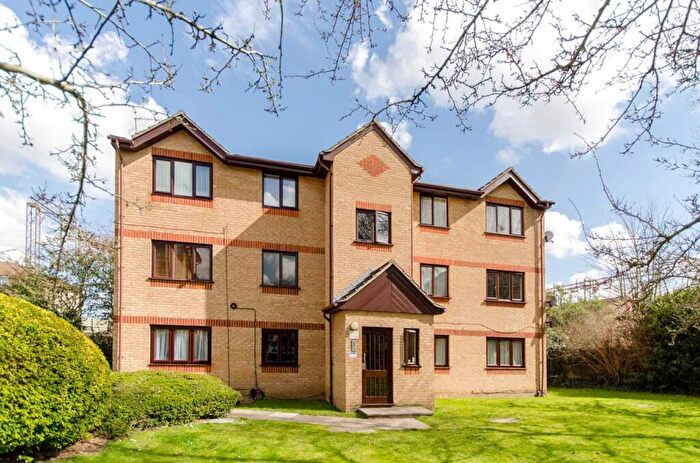 1 Bedroom Apartment To Rent In Woodfield Close, Enfield, Middlesex, EN1