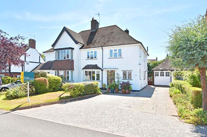 3 Bedroom Semi-Detached House For Sale In Greenway, Trentham, ST4