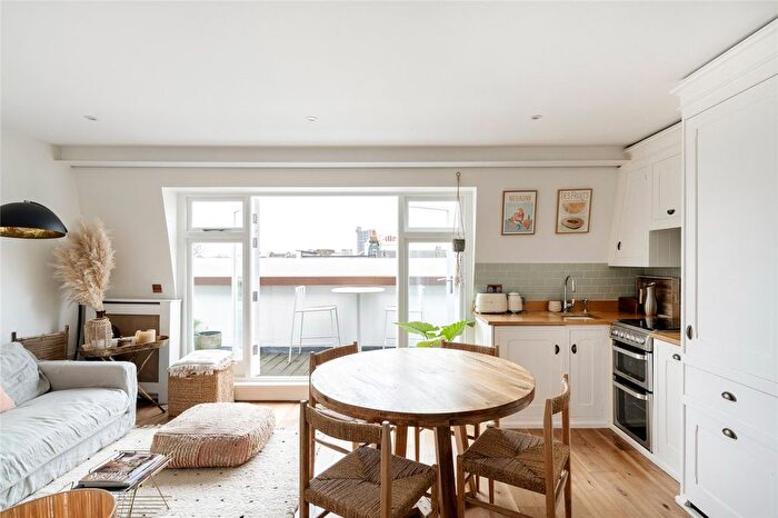2 Bedroom Flat For Sale In Colville Terrace, London, W11