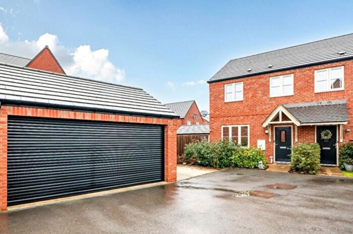 3 Bedroom Semi-Detached House For Sale In Banbury, Oxfordshire, OX16