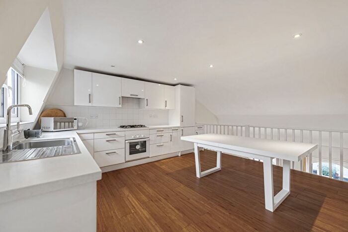 3 Bedroom Flat For Sale In Rigault Road, London, SW6