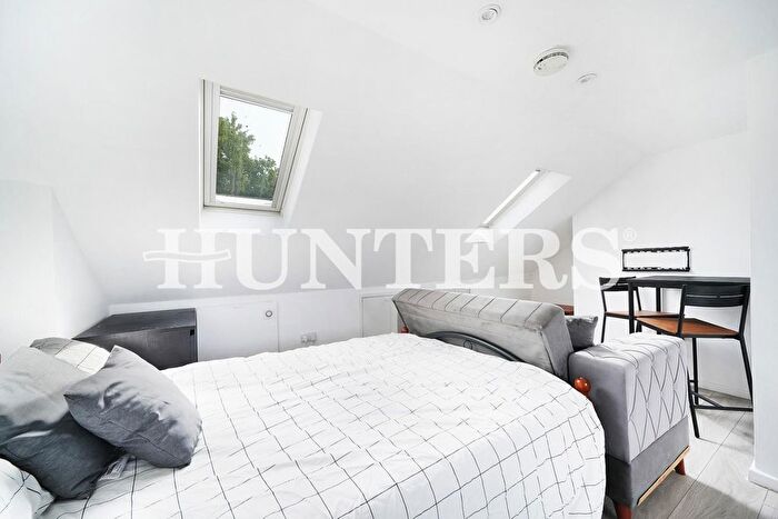 Studio To Rent In Broad Lane, London, N15