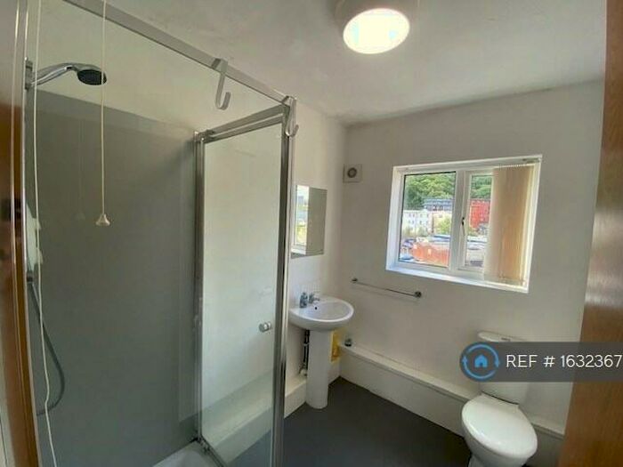 3 Bedroom Flat To Rent In Top Floor Deiniol Road, Bangor, LL57