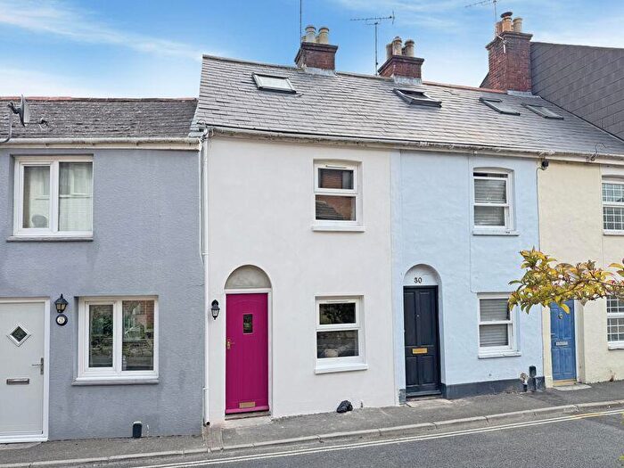 2 Bedroom Cottage To Rent In St. Andrews Street, Cowes, PO31