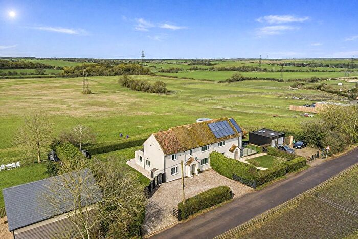 4 Bedroom Semi-Detached House For Sale In Throcking, Buntingford, SG9