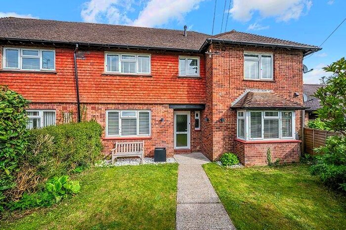 2 Bedroom Maisonette For Sale In Stoneleigh Road, Oxted, RH8