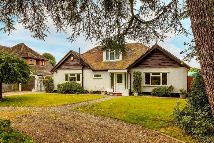 3 Bedroom Detached Bungalow To Rent In Woking, GU22