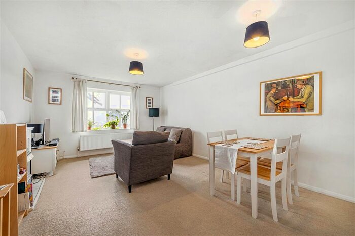 2 Bedroom Flat To Rent In Montana Gardens, London, SE26