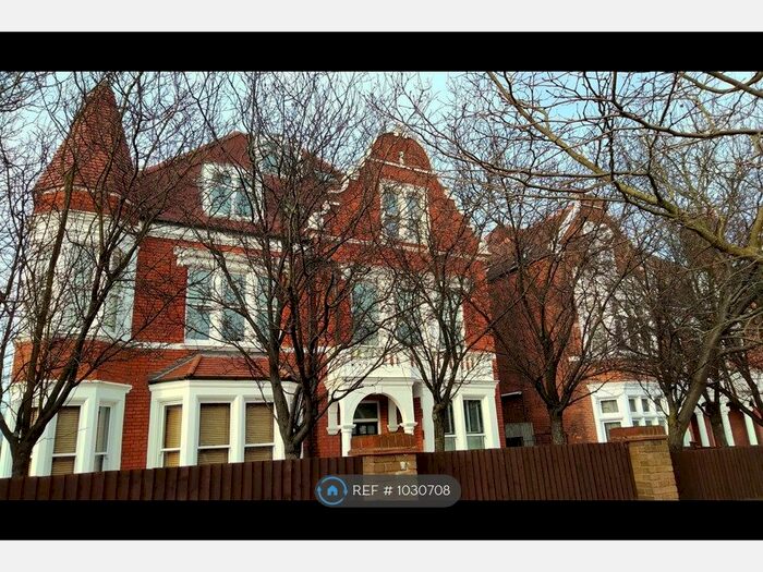 2 Bedroom Flat To Rent In Dromore Road, London SW15