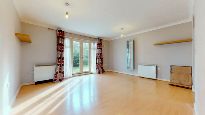 2 Bedroom Flat To Rent In Queensberry Place, E12