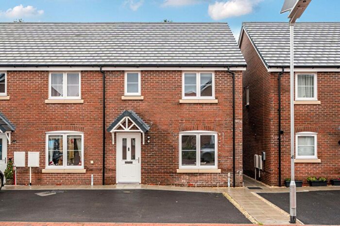 3 Bedroom End Of Terrace House For Sale In Collier Drive, Salisbury, SP2