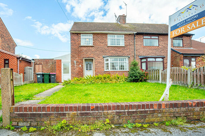 3 Bedroom Semi-Detached House For Sale In De Sutton Place, Harthill, Sheffield, S26