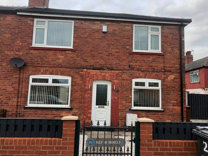 3 Bedroom Semi-Detached House To Rent In Ivy Grove, Leeds, LS9