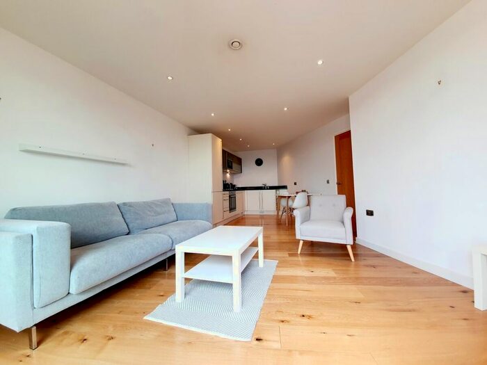 2 Bedroom Flat To Rent In Candle House, Wharf Approach, Leeds LS1
