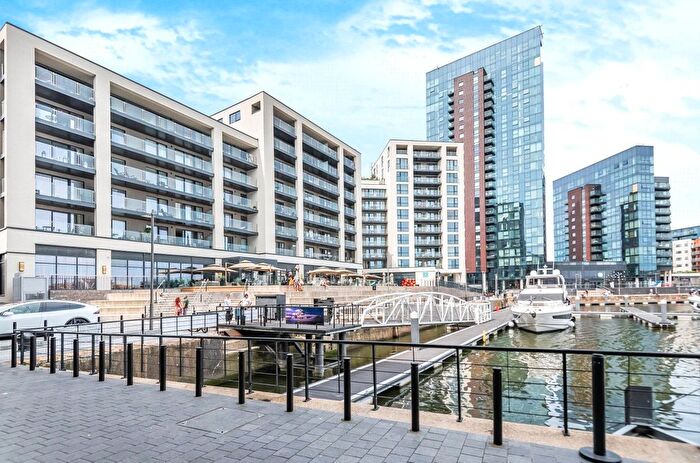 2 Bedroom Flat To Rent In Maritime Walk, Ocean Village, Southampton, SO14