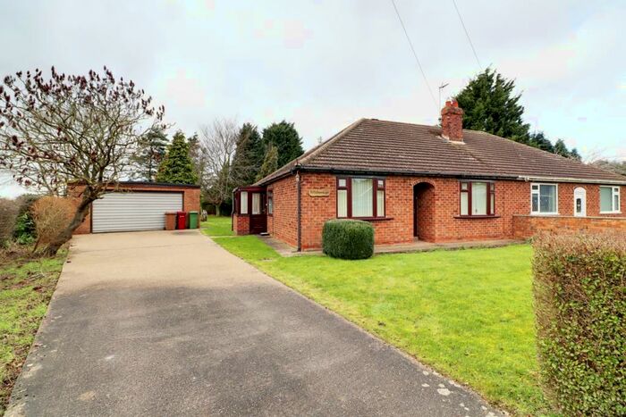 3 Bedroom Semi-Detached Bungalow For Sale In Thinholme Lane, Westwoodside, Doncaster, DN9