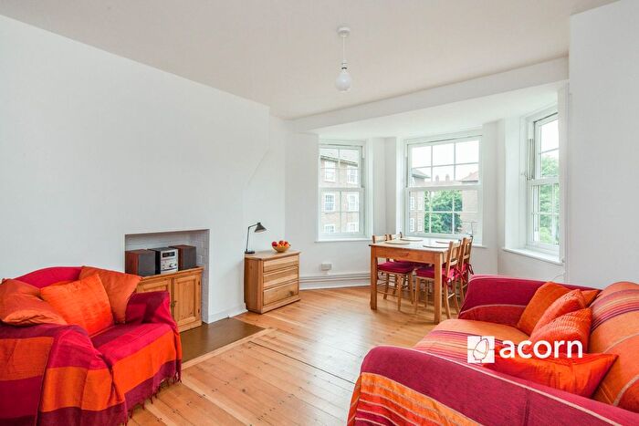 2 Bedroom Flat To Rent In Green Hundred Road, London, SE15