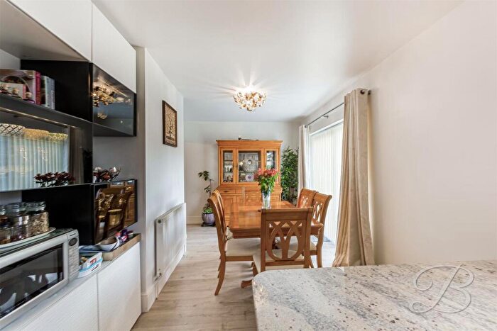 4 Bedroom Detached House For Sale In Summercourt Drive, Ravenshead, Nottingham, NG15