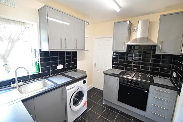 4 Bedroom Terraced House To Rent In St. Elmo Crescent, Slough, SL2