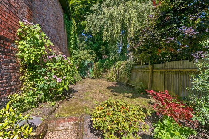 2 Bedroom End Of Terrace House To Rent In Parchment Street, Winchester, SO23