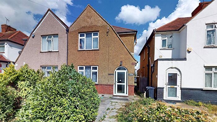 3 Bedroom Semi-detached House For Sale In Heath Road, Hounslow, TW3