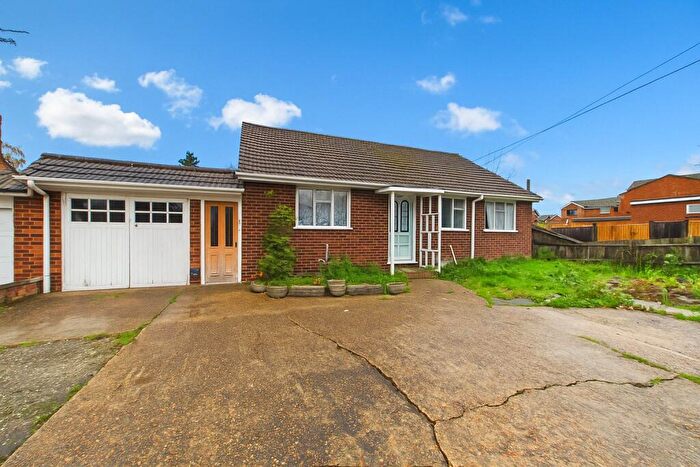 3 Bedroom Bungalow To Rent In Barkham Road, Wokingham, Berkshire, RG41