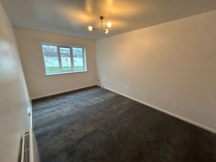 1 Bedroom Flat To Rent In Briar Court, Dudley, DY2