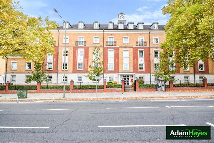 2 Bedroom Apartment For Sale In High Road, North Finchley, N12